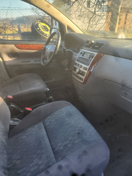 Dez toyota avensis verso