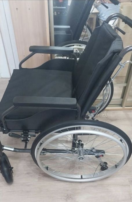 Продам инвалидную коляску