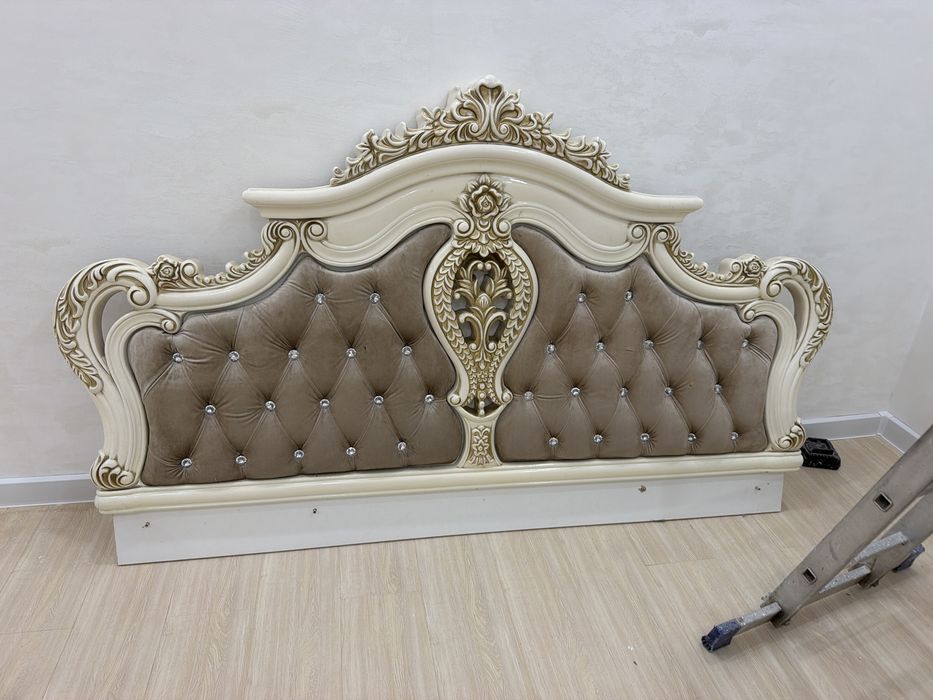 Продам корону дивана …………………………………………..