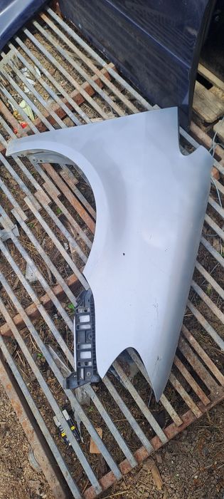 Vand aripi fata dreapta vw touran facelift an 2009 cod culoare LA7W