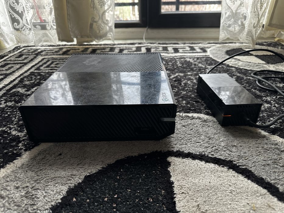 Xbox one 500GB.