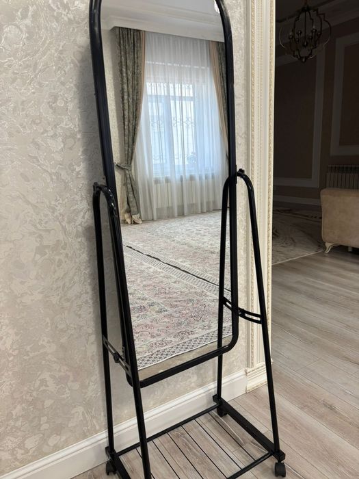 вешало напольное и зеркало