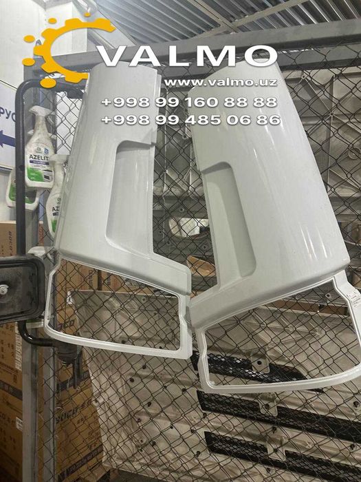 Обтекатель кабины (фары) HOWO