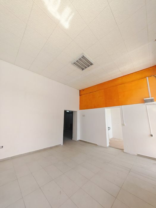 Vănd ieftin sau închiriez spațiu comercial (showroom) numai 199000€