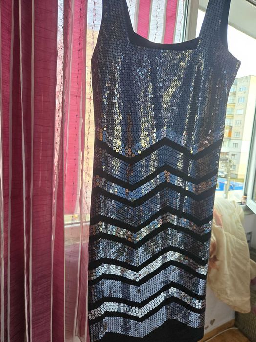 Продавам рокли М размер