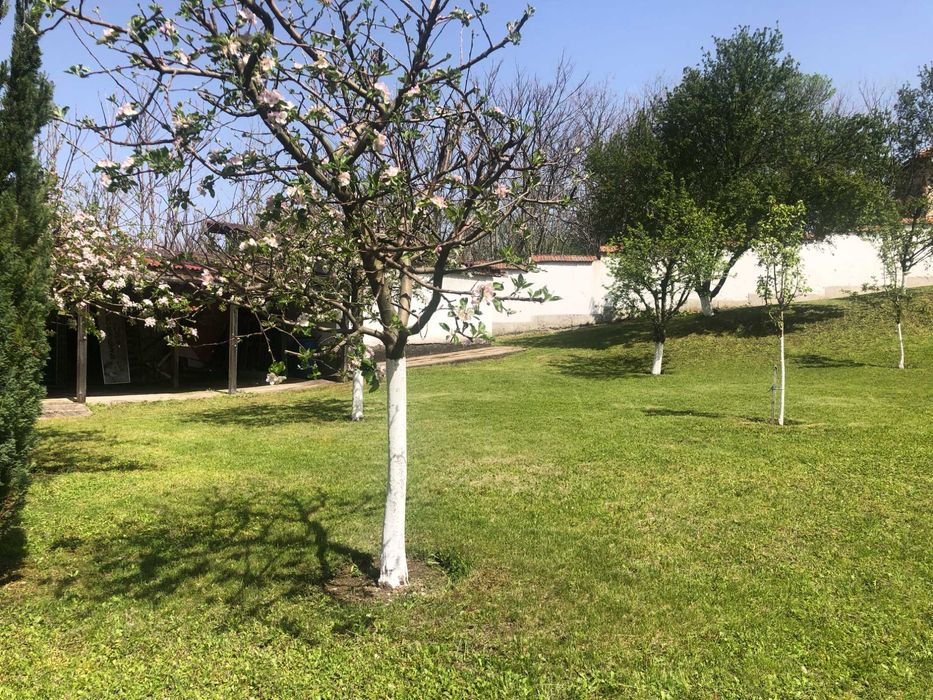 Продавам двуетажна къща