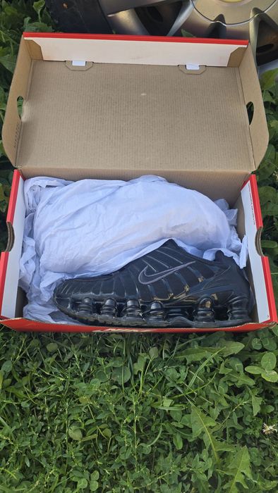 Vând Nike Shox pe culoarea neagra