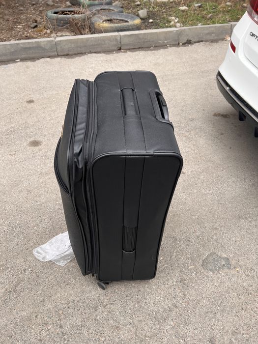 Продам чемодан Nine West