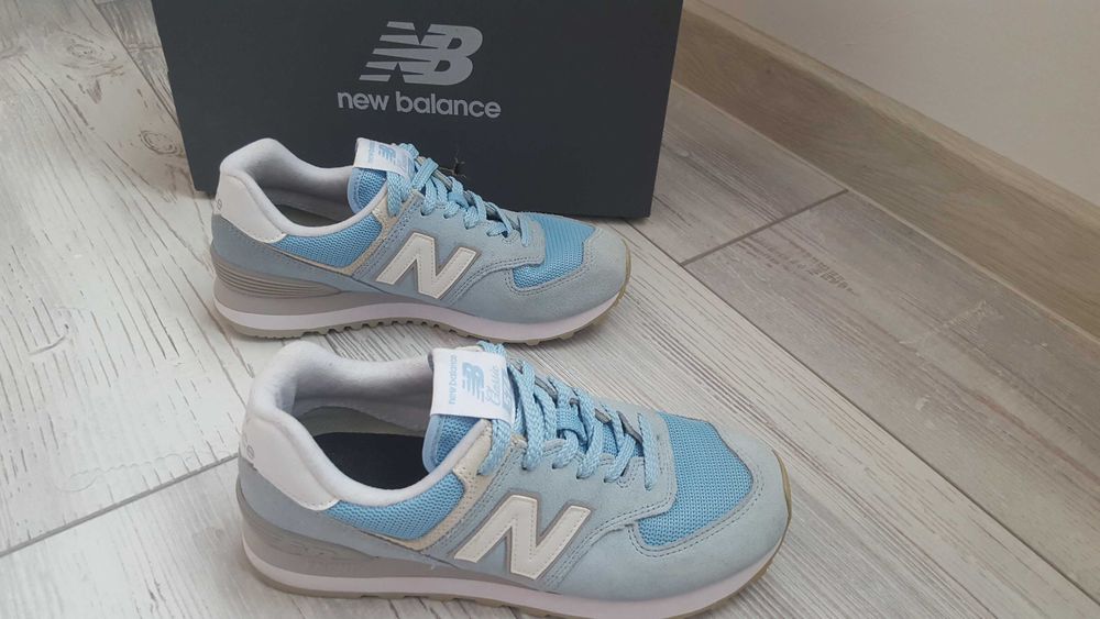 Сини велурени маратонки New Balance 574 Classic за момиче с р-р EUR38