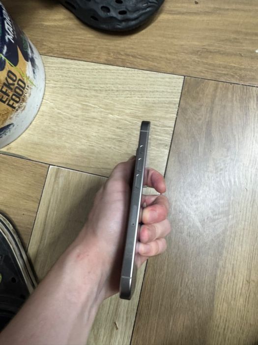 Iphone 16pro titan