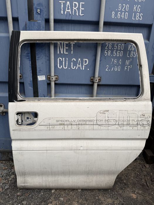 Дверь боковая на делику булку