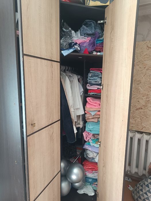 Продам угловой шкаф