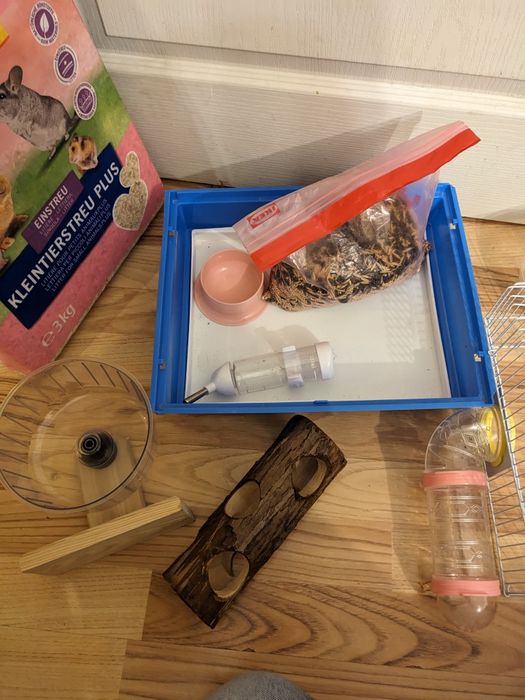 Cusca hamster porcusor cu jucarii