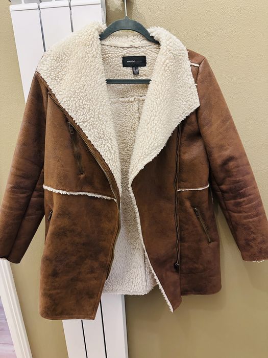 Vand jacheta/cojoc Mango blana artificiala XS