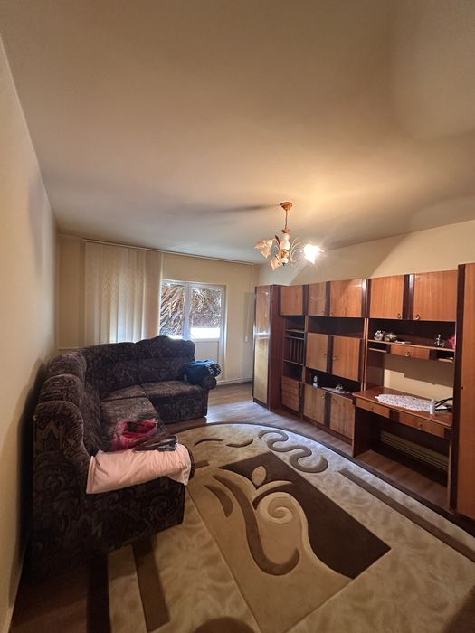 Apartament/2 bai, 4 camere,bucatarie.