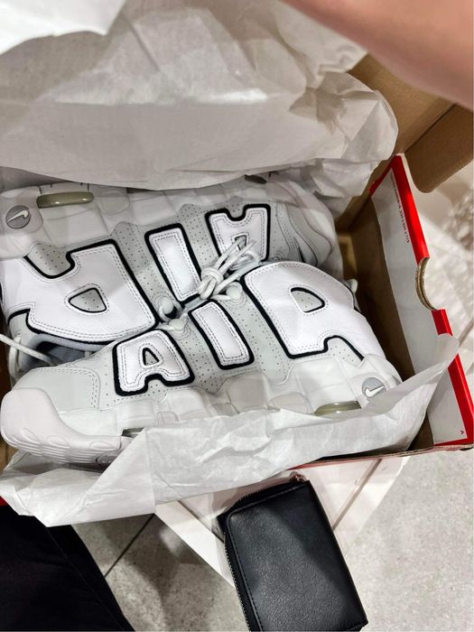 бяли обувки nike air