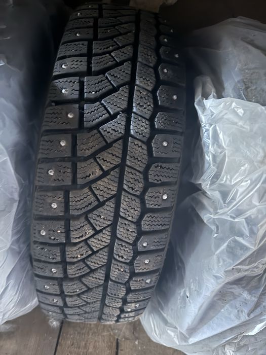 Зимние шины 185/65/R15 viatti