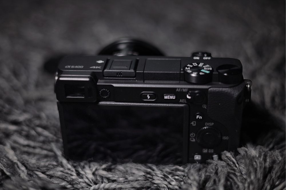 Sony A6400 + 16-50mm OSS | 453 declanșări | card SanDisk + cutie