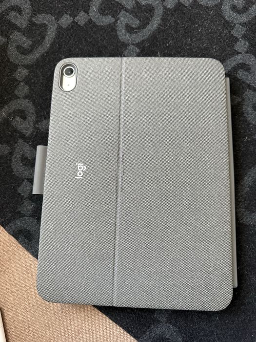 iPad 10th Gen 256GB (Cellular) / Accessories