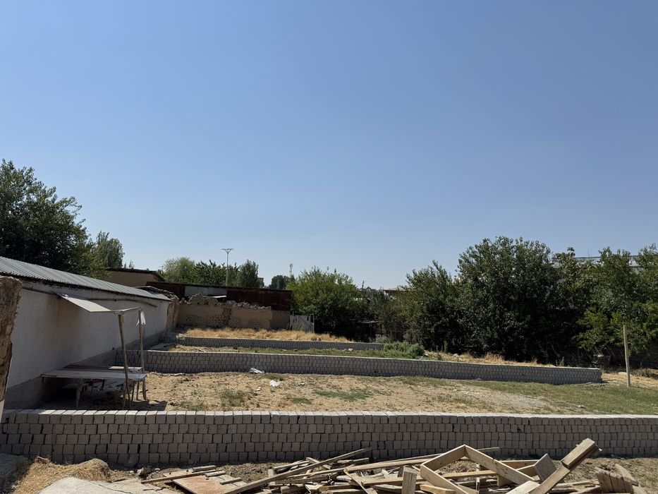 Yer sotiladi Uchqaxramon postan 5-6km krganda