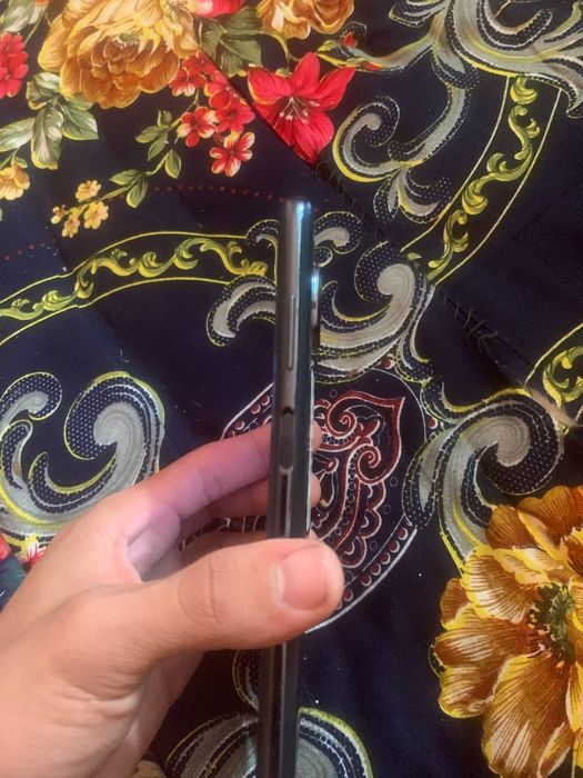 Poco 3x Navoi koʻrinib savdo bor