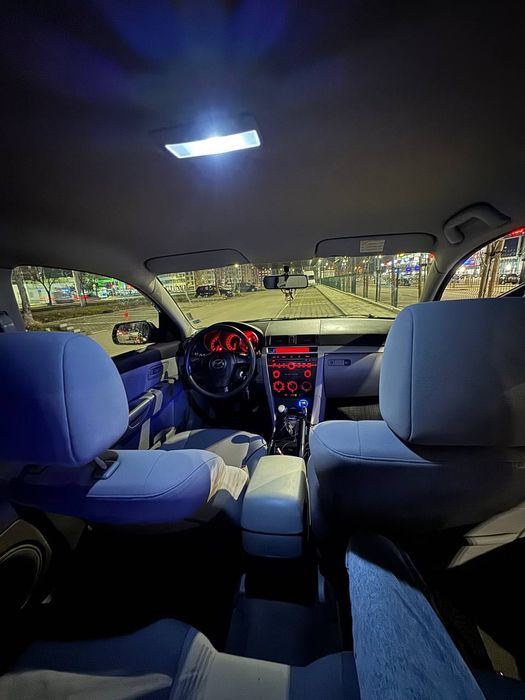 Продавам Mazda 3