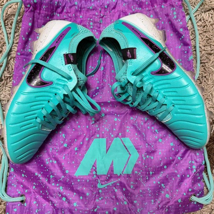 Футбольные бутсы