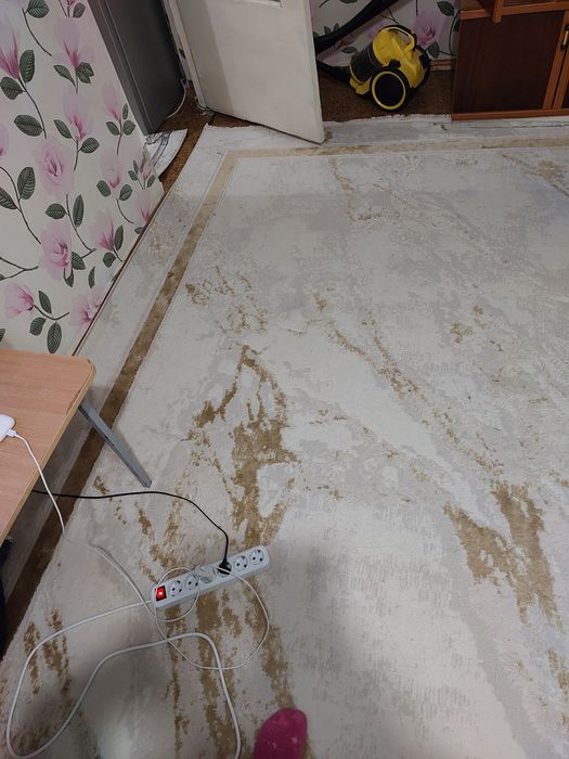 Продаю светлый ковёр