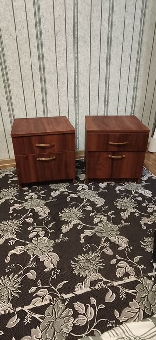 Продам кровать и две тумбочки