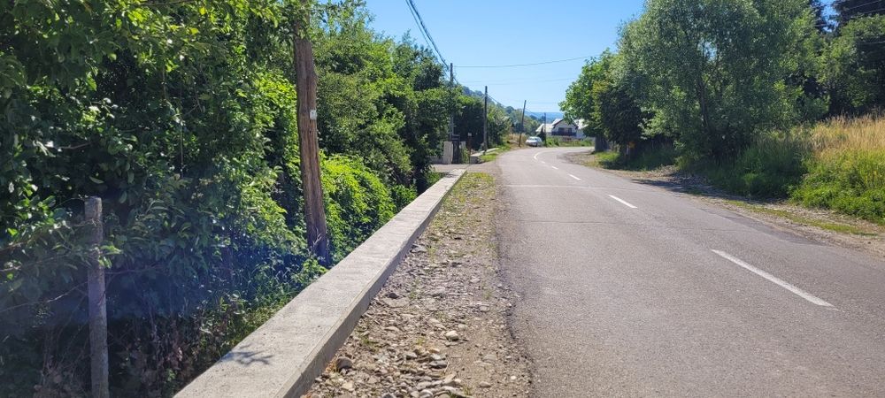 Teren intravilan Valea Ghinzii la drumul principal, la stradă.