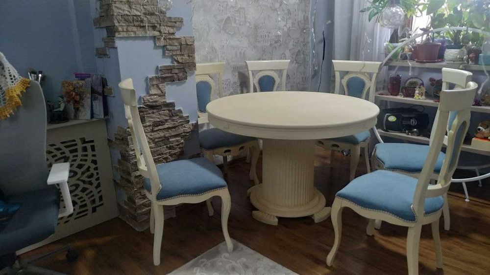 Стол круглый в комплекте со стульями