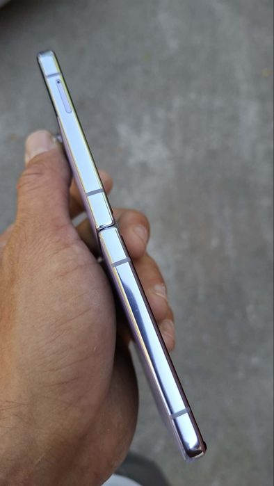 Samsung flip 4 работещ за части.