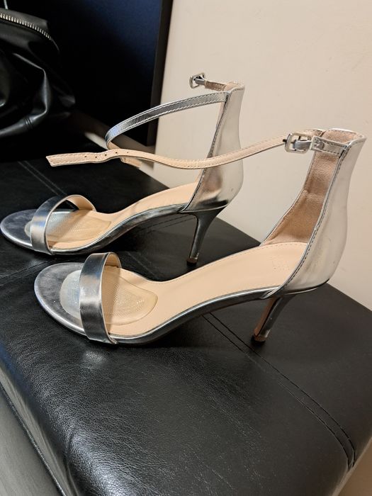 Дамски сребърни сандали