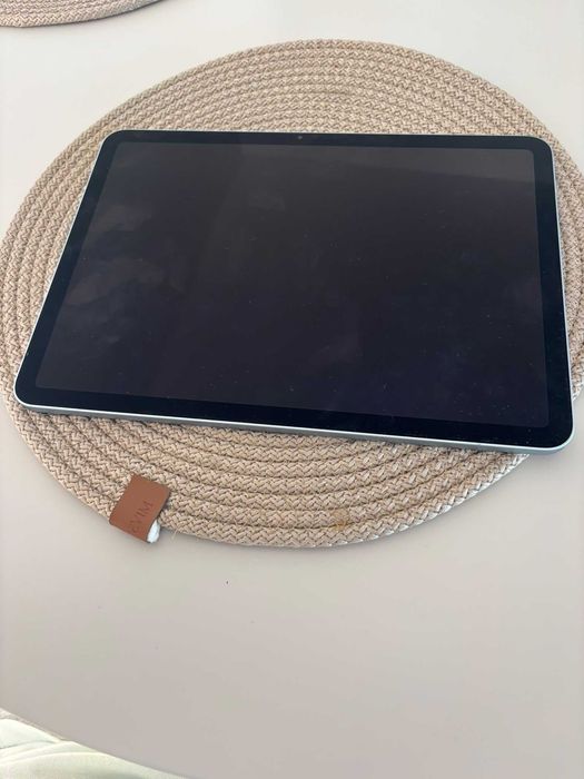 Vand ipad air 11 inch m3 la pachet cu husa si Neez pencil, in stare perfecta (100% Battery Health)