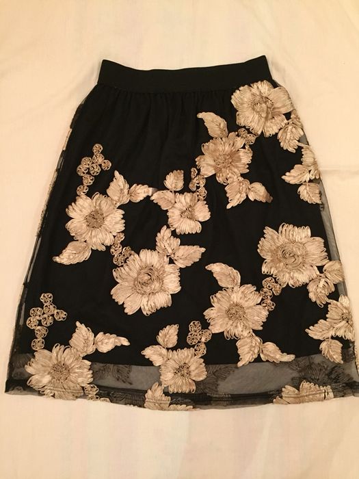 Юбка сетка с аппликацией из атласной ленты