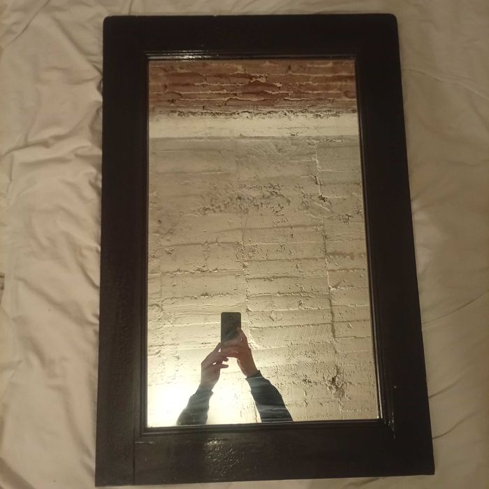 Старо огледало с дървена рамка