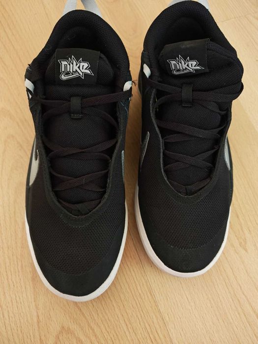 Nike Hustle (38) 24см и NIKE Ruckus (39) 24.5см