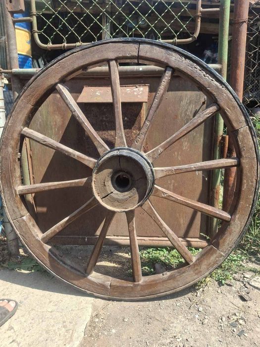 Дървени колела от каруца