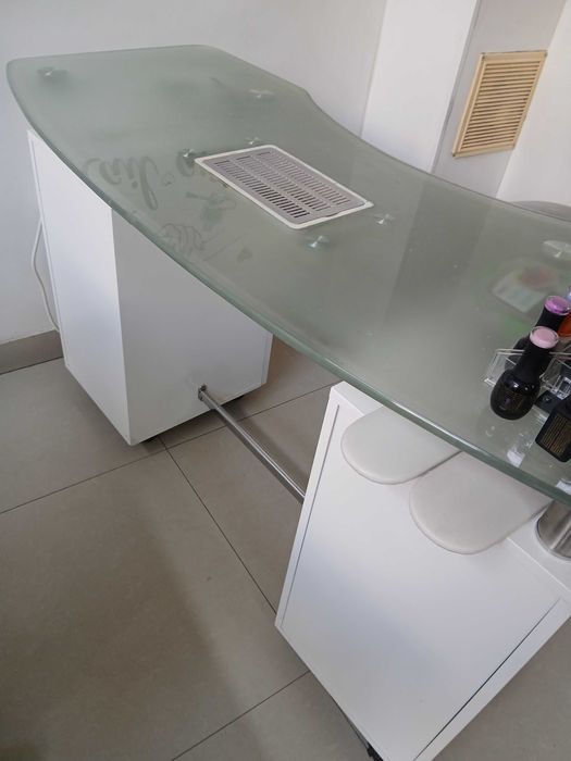 MASA MANICHIURA cu aspirator