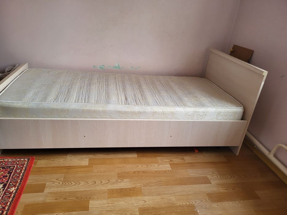 Детская мебель и холодильник