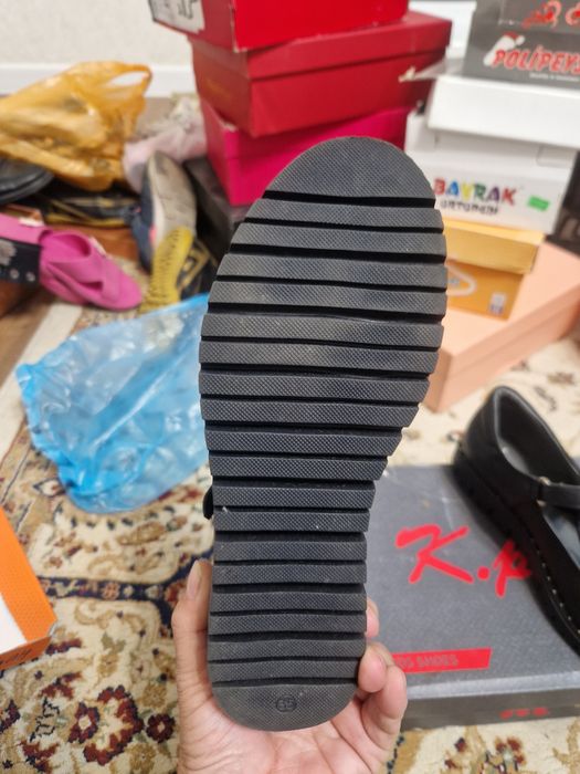 Продаю кожаные туфли на девочку