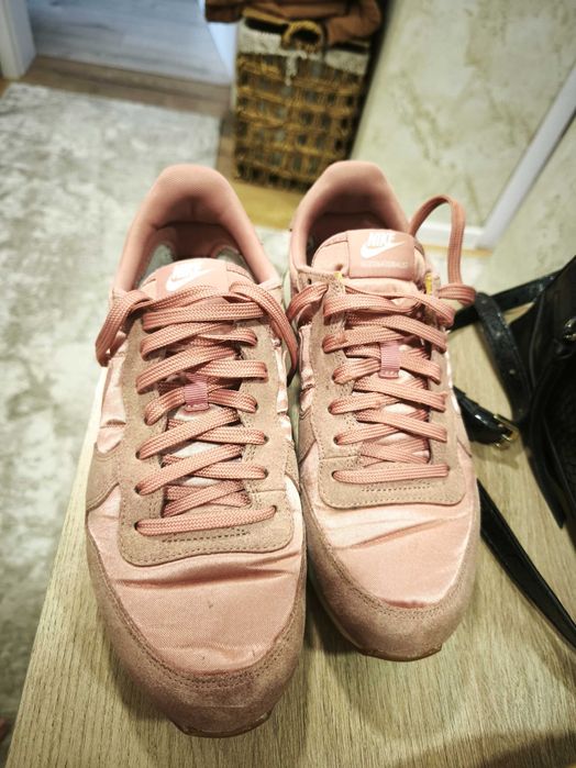 Дамски маратонки NIKE