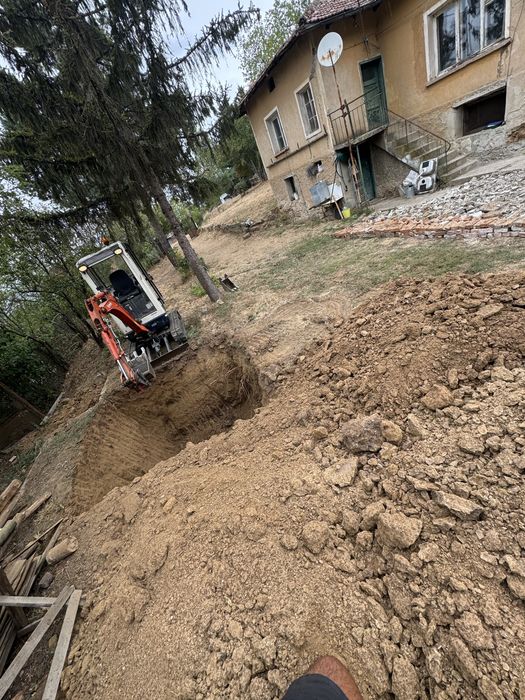 Услуги с Мини Багер,Самосвал,Бобкат,Пътна помощ.