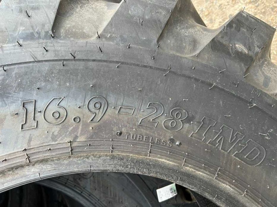 16.9-28 anvelope noi marca BKT pentru buldo