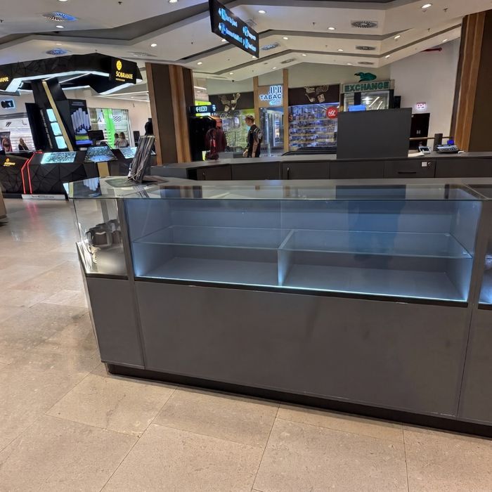 Mobilier insula spatiu comercial