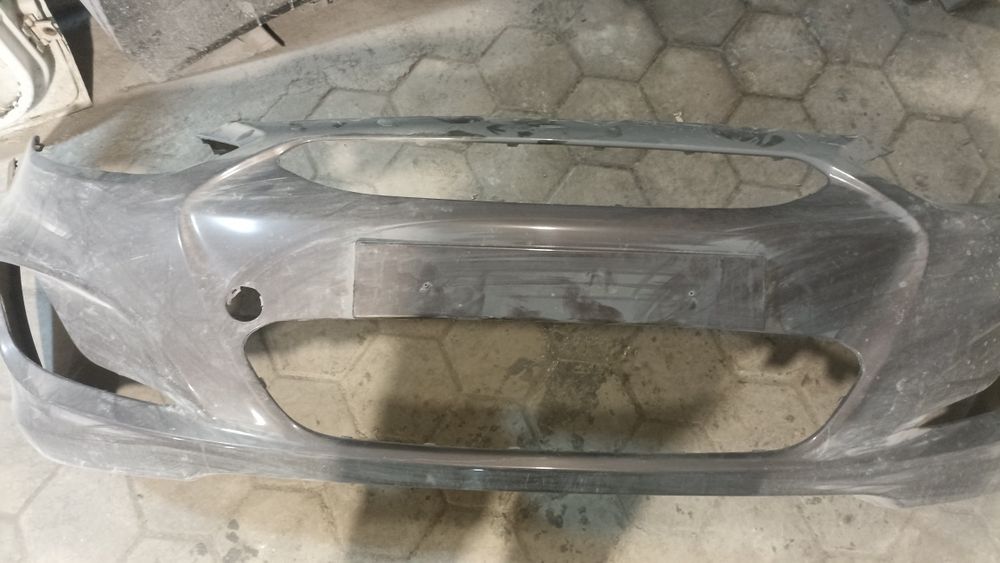 Продам бампер Хендай Акцент!