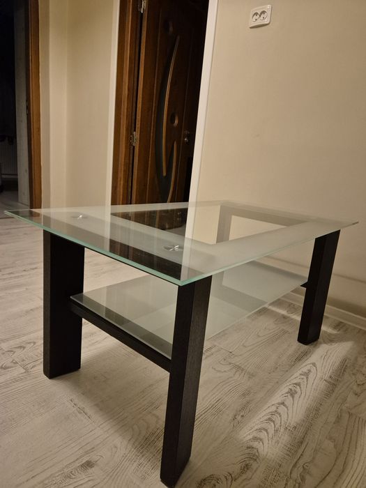 Vând măsuță de sticlă