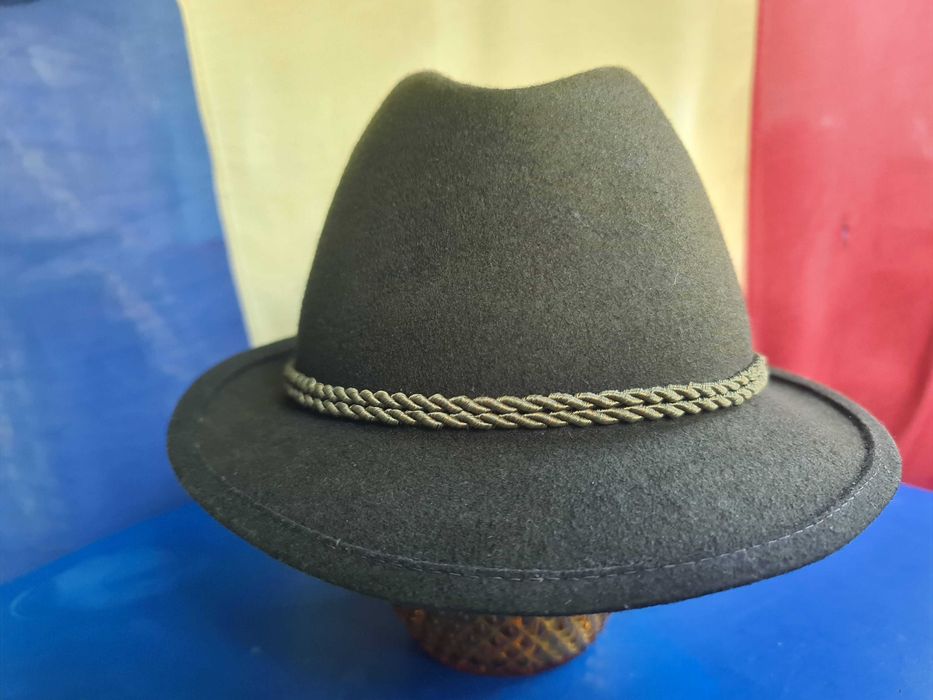 Palarie padurar românesca