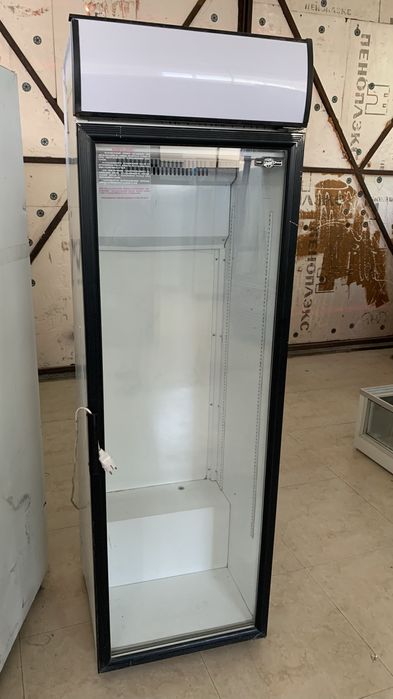 Витринный холодильник / Холодильник