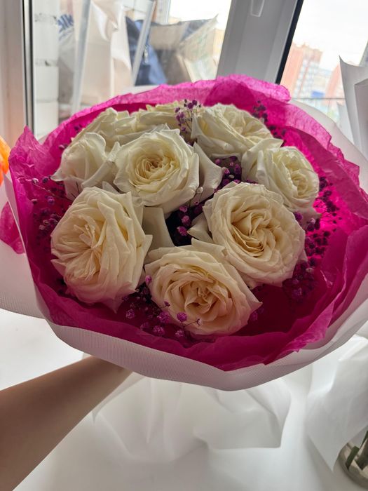 Кустовые розы, белые розы